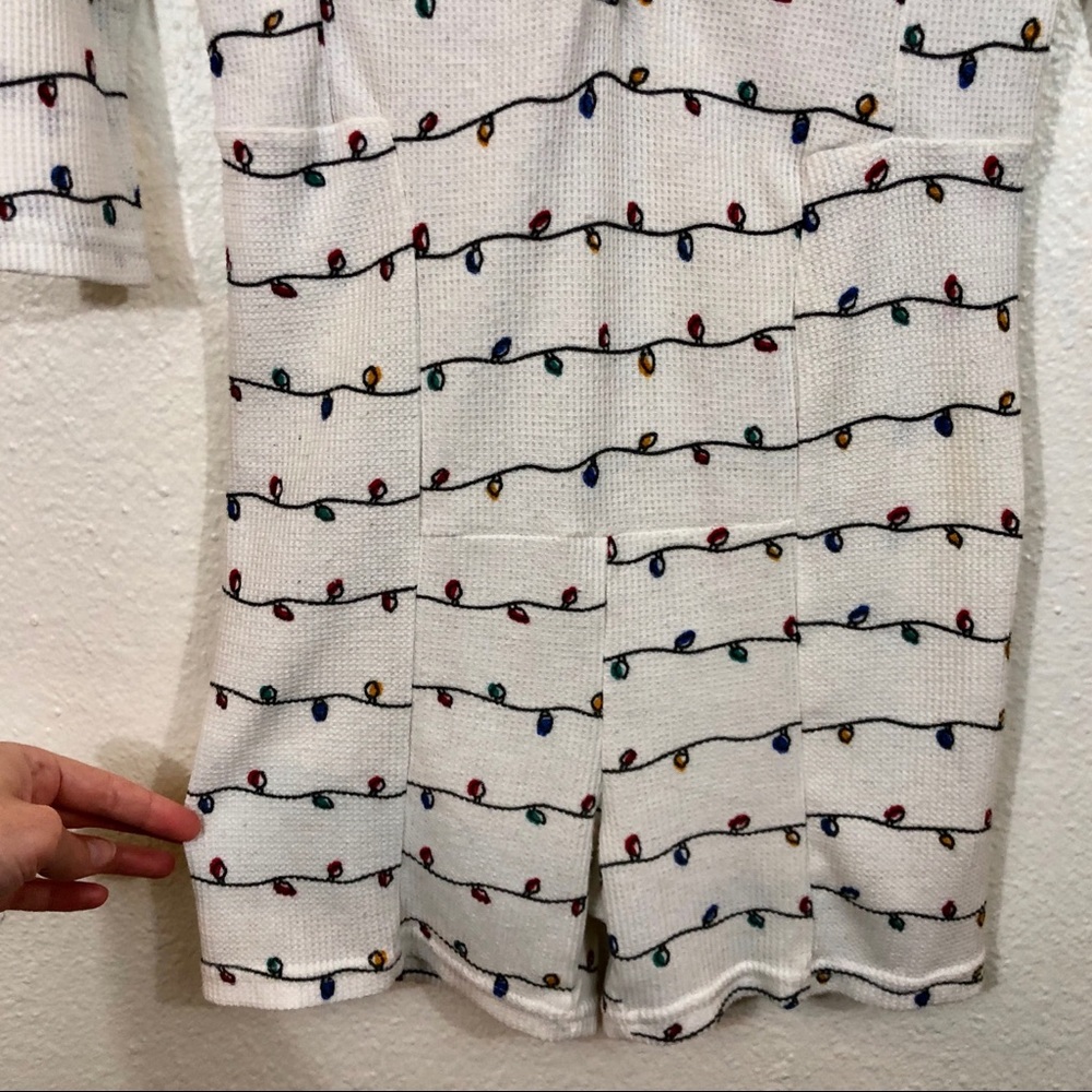 \BDG\• Holiday String Lights Romper - Picture 3 of 8
